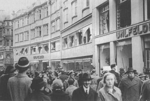 Kaufhaus Uhlfelder in der   Progromnacht