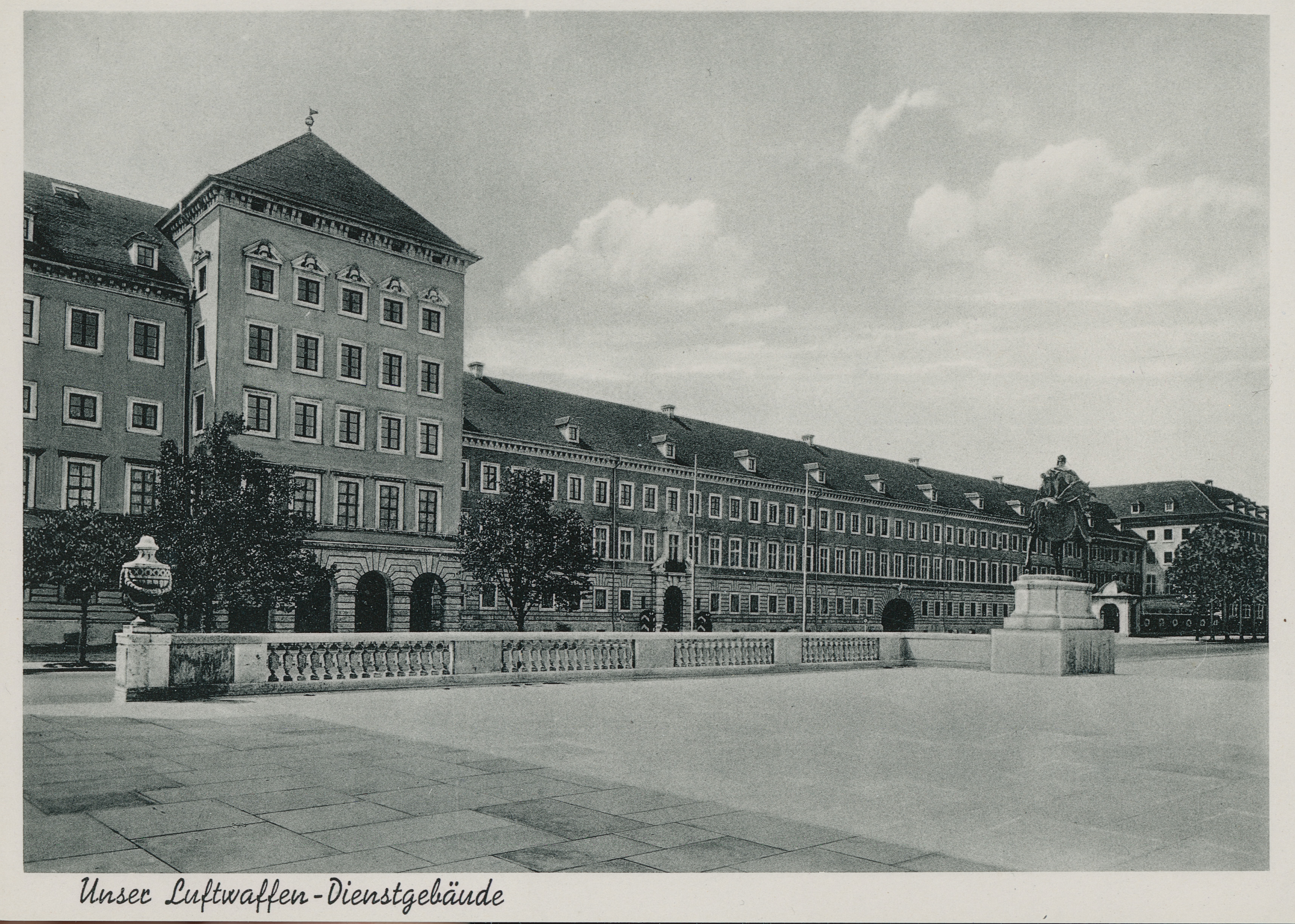 Luftwaffendienstgebäude