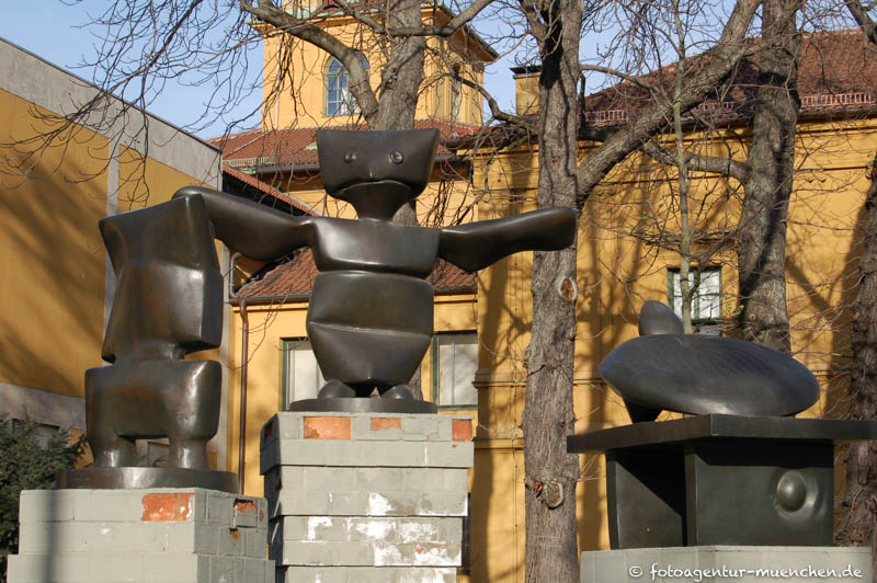 Figuren von Max Ernst - Ernst Max – Denkmal/Kunstwerk in München