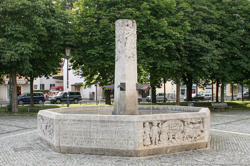 Perlacher Geschichtsbrunnen - Oppenrieder Karl – Denkmal/Kunstwerk in München