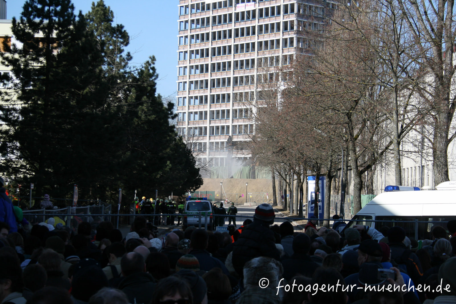 Agfa Hochhaus vor der Sprengung