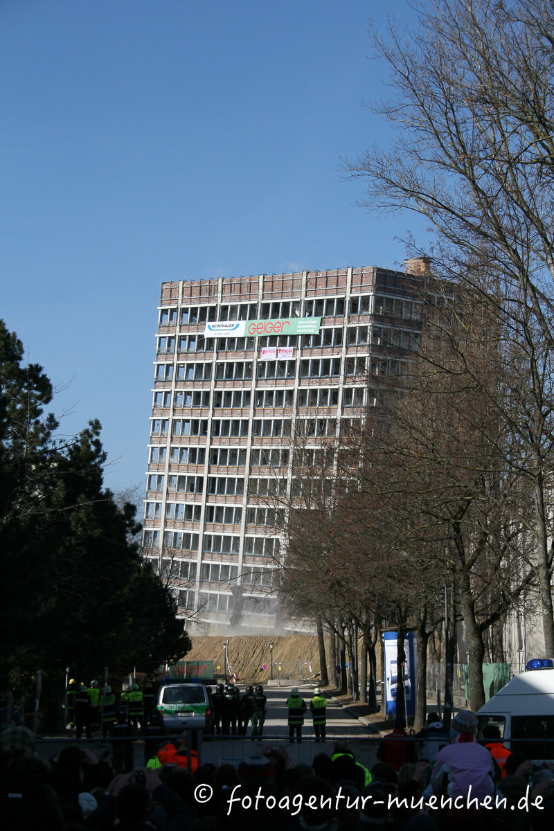 Bauarbeiten vor der Sprenung des Agfa Hochhaus