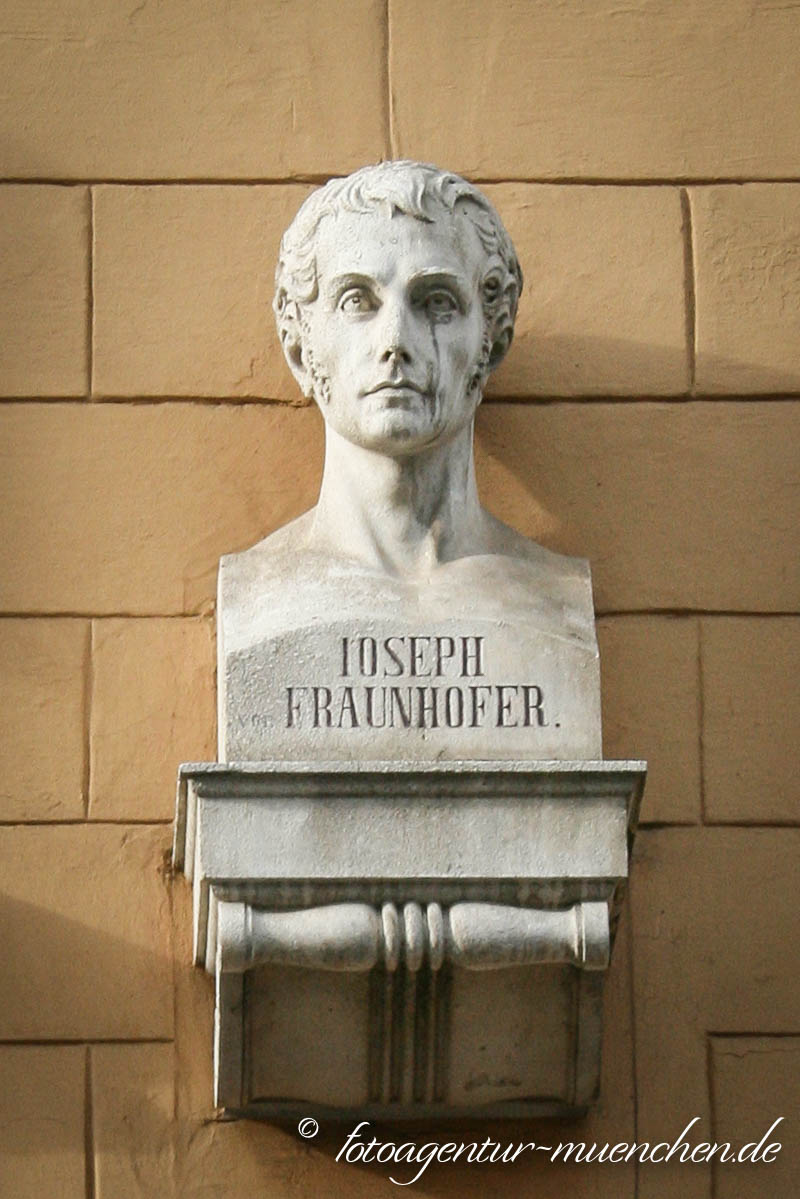Büste - Joseph Fraunhofer - Halbig Johann von – Denkmal/Kunstwerk in München