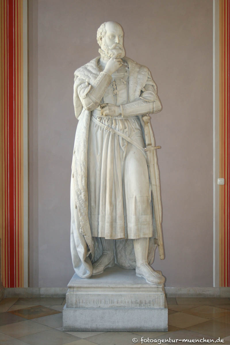 Standfigur - Herzog Albrecht V. – Denkmal/Kunstwerk in München
