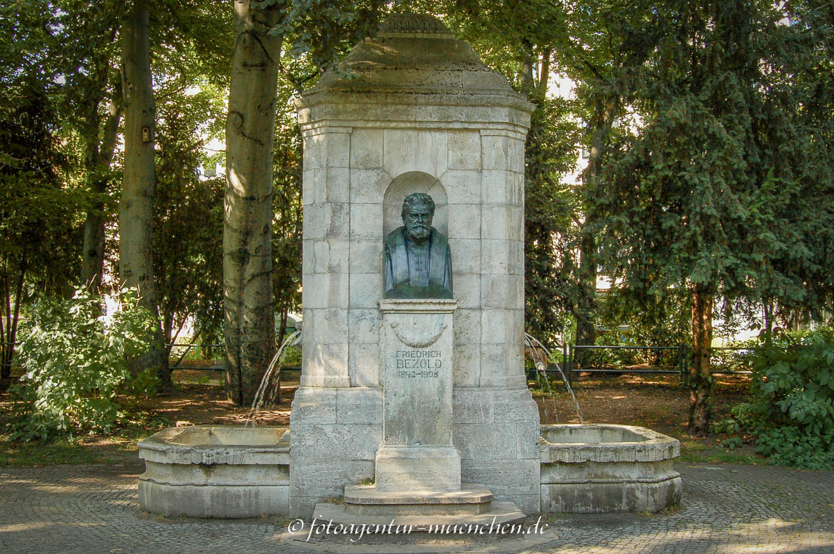 Bezold-Brunnen - Hoepf Karl, Mattes Georg – Denkmal/Kunstwerk in München