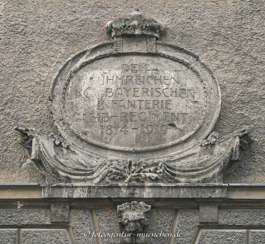 Wappenkartusche am Türkentor - Pfeifer Ernst – Denkmal/Kunstwerk in München
