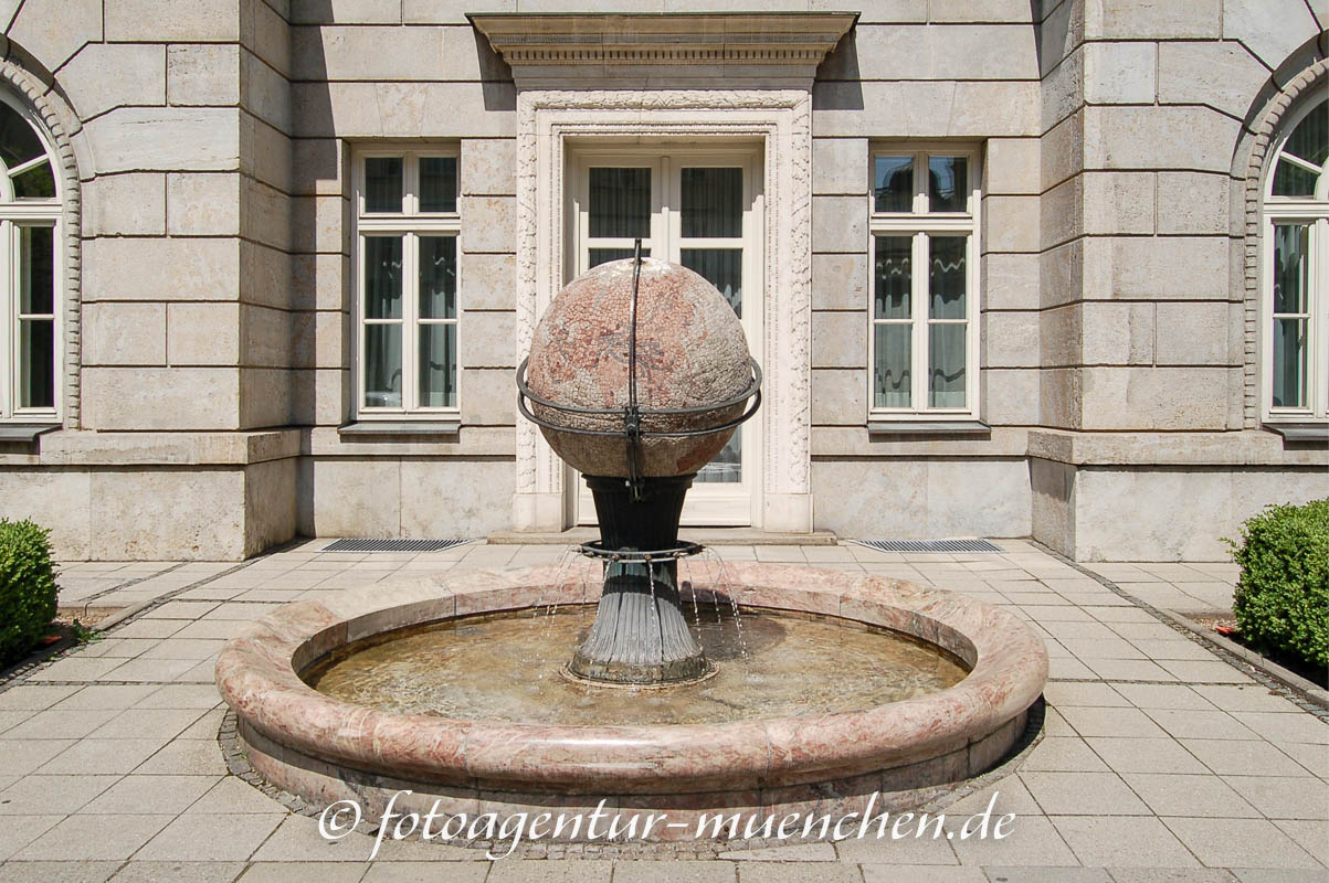 Globus-Brunnen