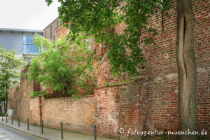 Stadtmauer und Reste des Jungfernturmes