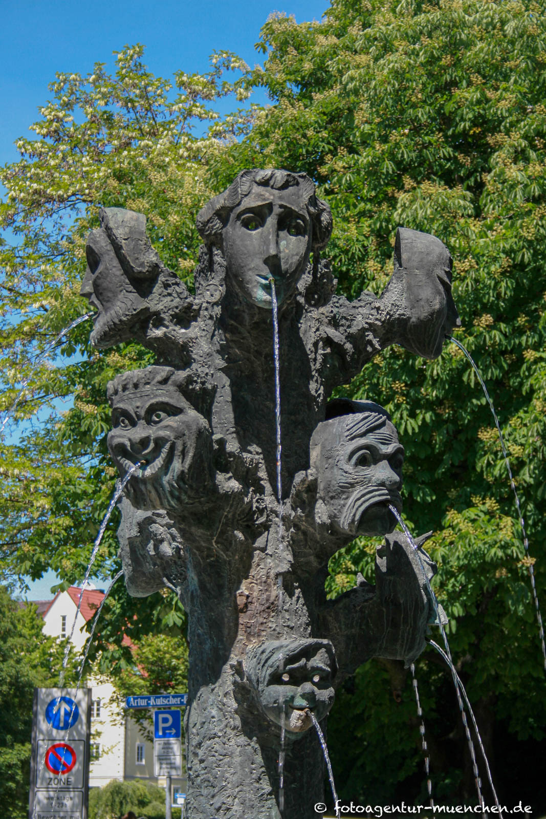 Artur-Kutscher-Brunnen
