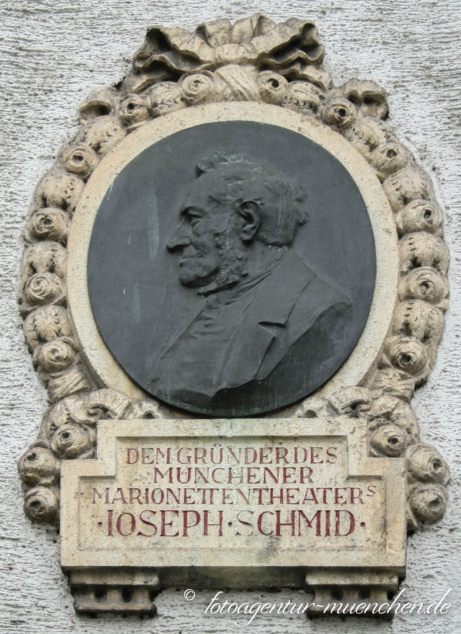 Gedenktafel für Papa Schmid
