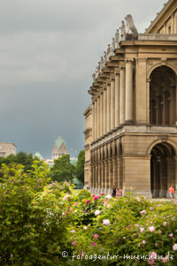 Hofgarten mit Blick auf die St. Anna Kirche