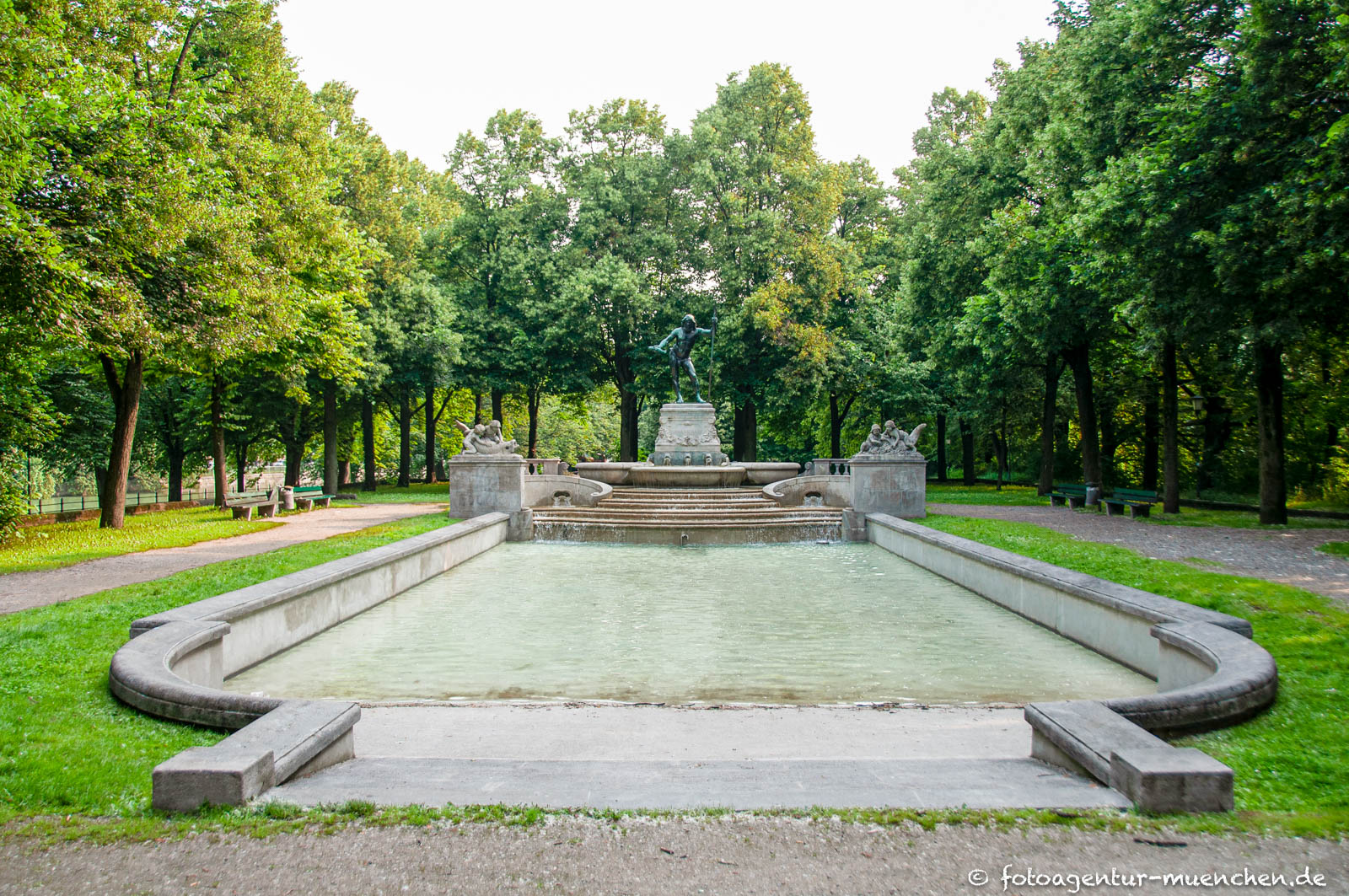 Vater-Rhein-Brunnen