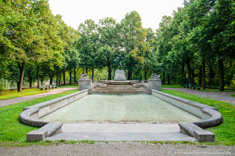 Vater-Rhein-Brunnen