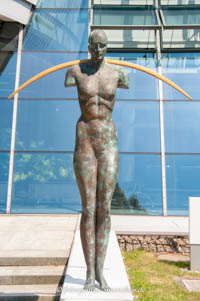 Denkmal „Balance“ von Scholl  Ulla M. in München
