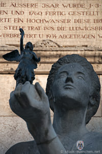 Sitzallegorie der Kunst - Ludwigsbrücke
