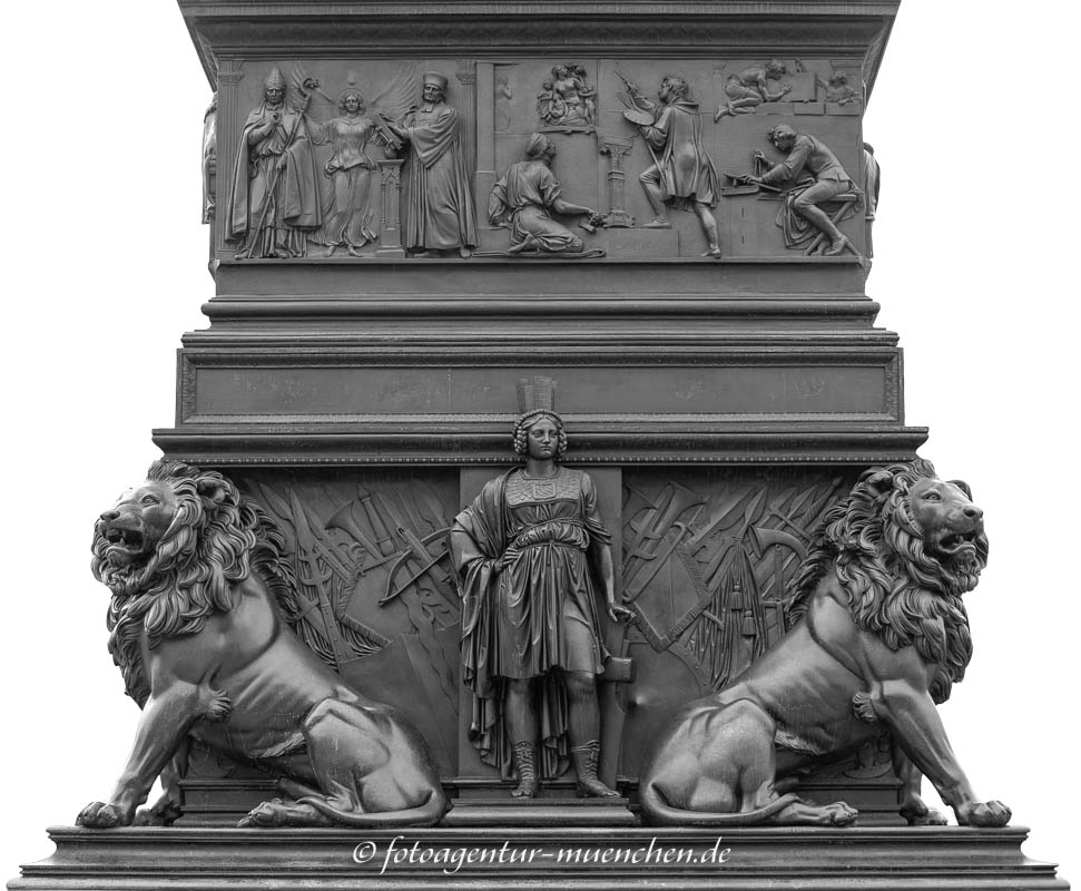 Max-Joseph-Denkmal Nordseite