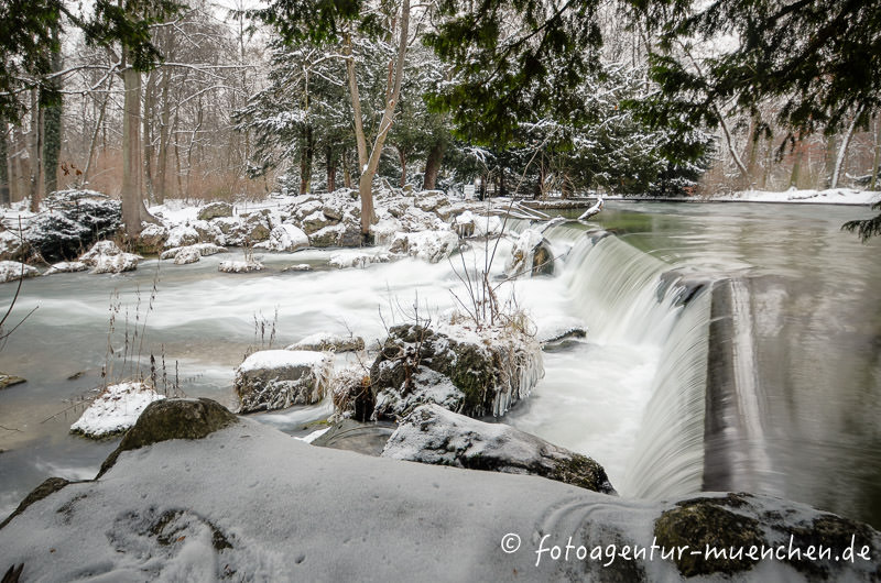 Großer Wasserfall im Englischen Garten