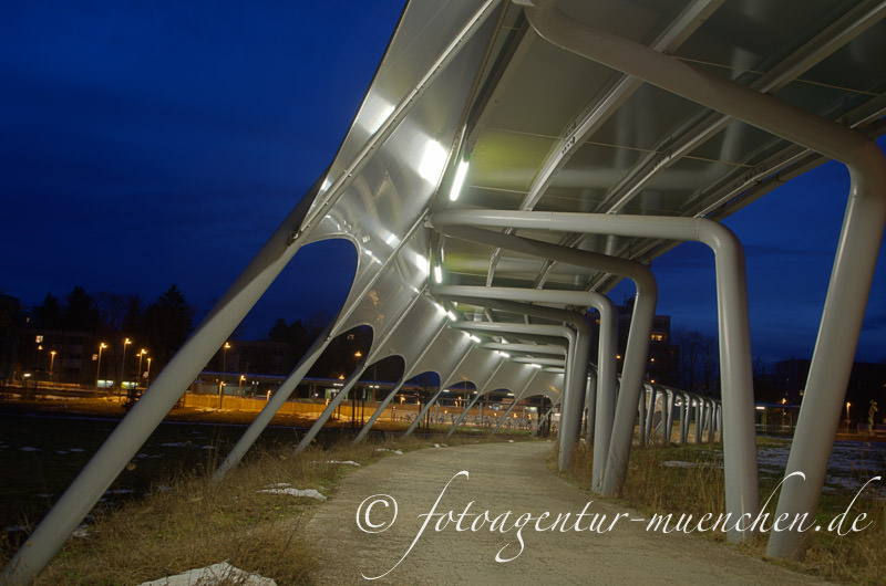 Überdachung zur S-Bahn Fasanenpark