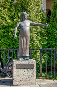 Bronzefigur des Clowns Charlie Rivel 