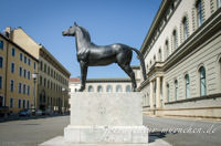 Kriegerdenkmal: Pferdestandbild für die deutsche Kavallerie - Bleeker Bernhard