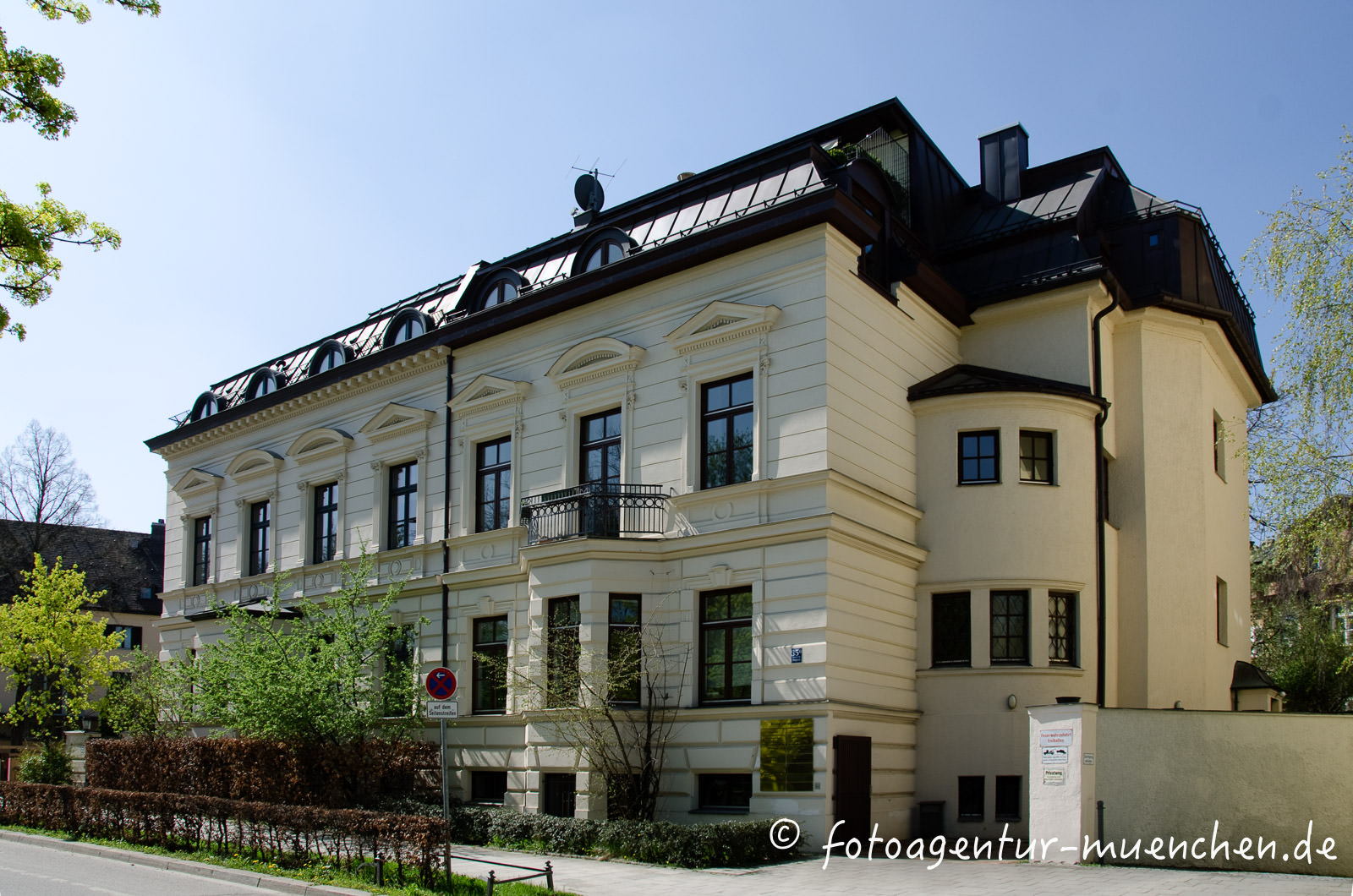 Gebäude - Königinstraße 35