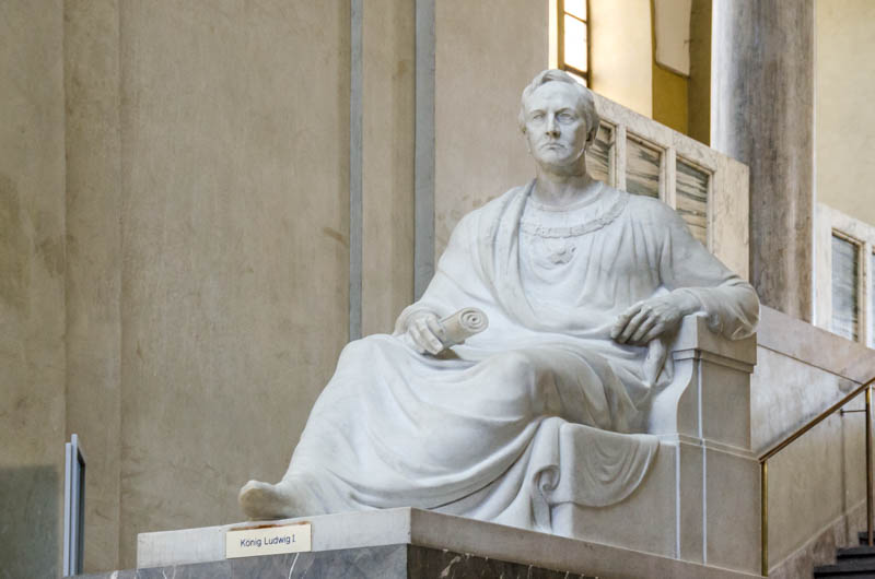 Sitzfigur - König Ludwig I. - Åkerberg Knut – Denkmal/Kunstwerk in München