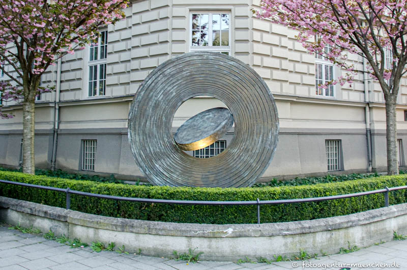 Austausch - Hesse Ernst – Denkmal/Kunstwerk in München