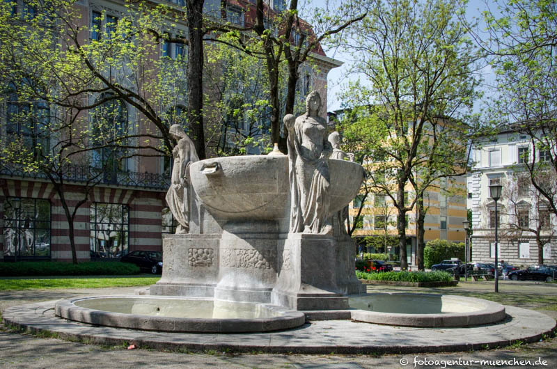 Nornenbrunnen