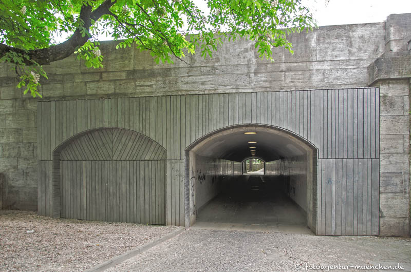 Tunnelfassade - Bergmann Benjamin – Denkmal/Kunstwerk in München