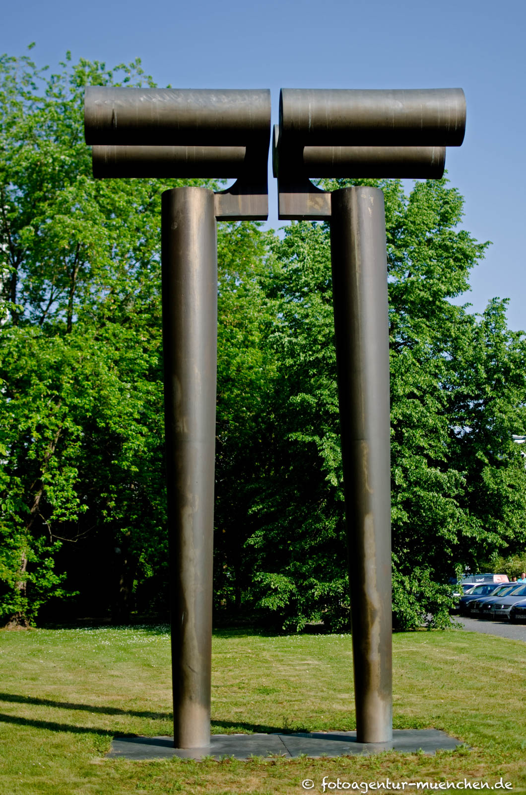 Plastik - »Große Torfigur« von Fritz Koenig