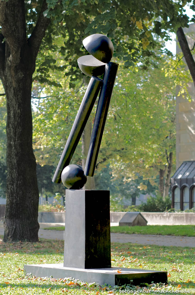 Große Zwei V - Koenig Fritz – Denkmal/Kunstwerk in München