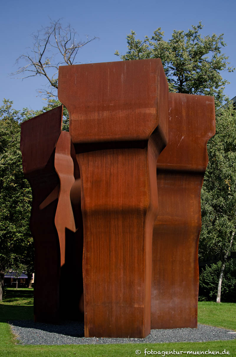 Buscando la Luz - Chillida Eduardo – Denkmal/Kunstwerk in München