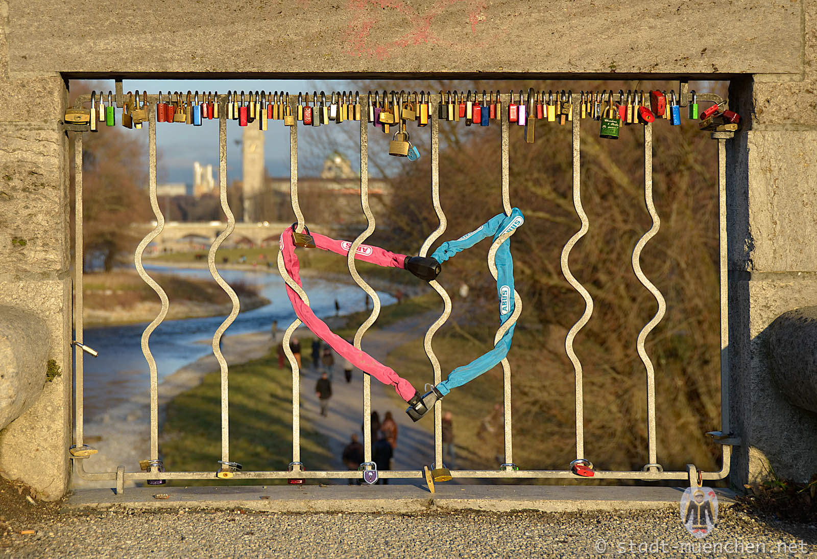 Liebesschlösser an der Wittelsbacherbrücke