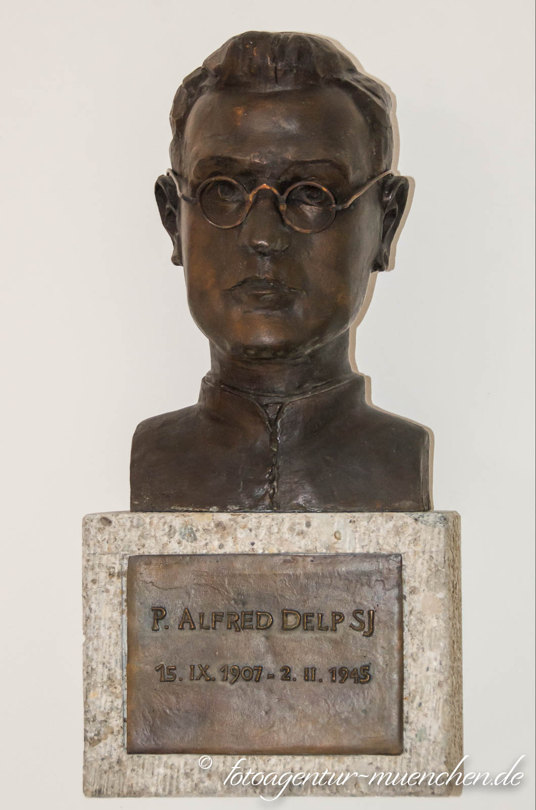 Büste für Alfred Delp in Heilig Blut