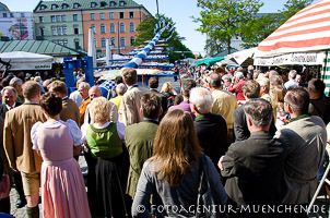 Gerhard Willhalm – Maibaumaufstellung 2012 am Viktualienmarkt