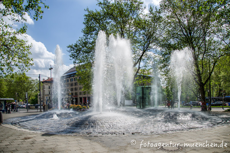 Brunnen am Sendlinger-Tor-Platz - Schumann Heiner – Denkmal/Kunstwerk in München