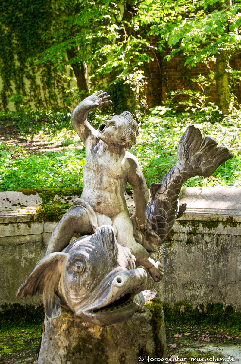 Putto auf Waller reitend - Boos Roman Anton – Denkmal/Kunstwerk in München