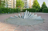 Sonnenuhr aus Steinplatten