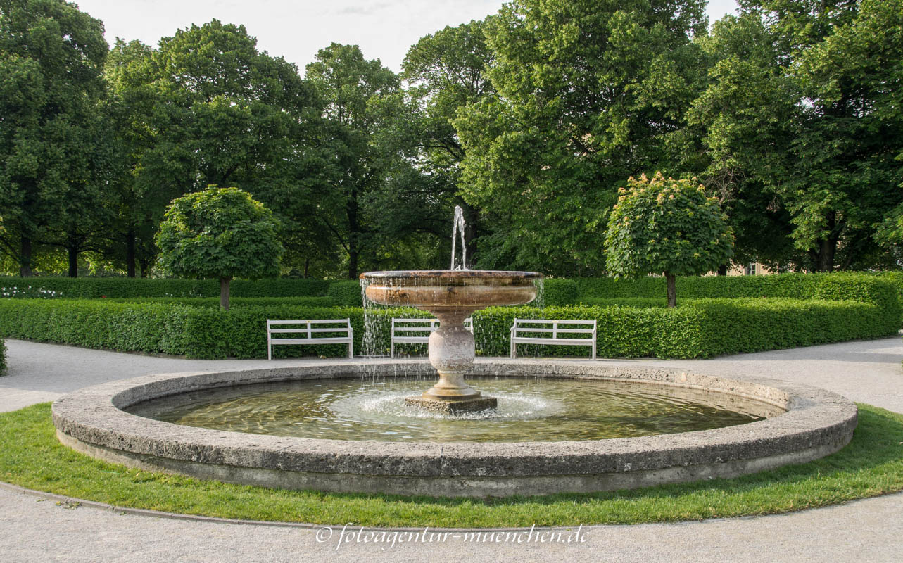 Schalenbrunnen - HOFGARTEN