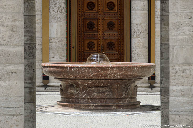 Große Brunnenschale - Römer Georg – Denkmal/Kunstwerk in München