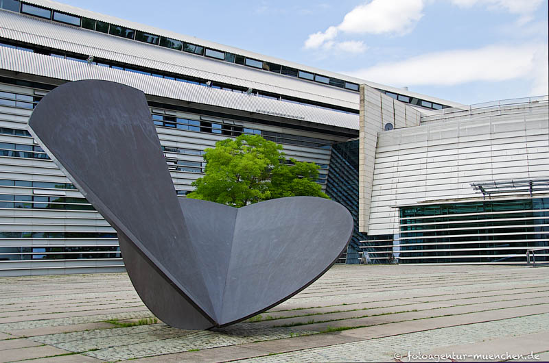 Große Blattfigur - Koenig Fritz – Denkmal/Kunstwerk in München