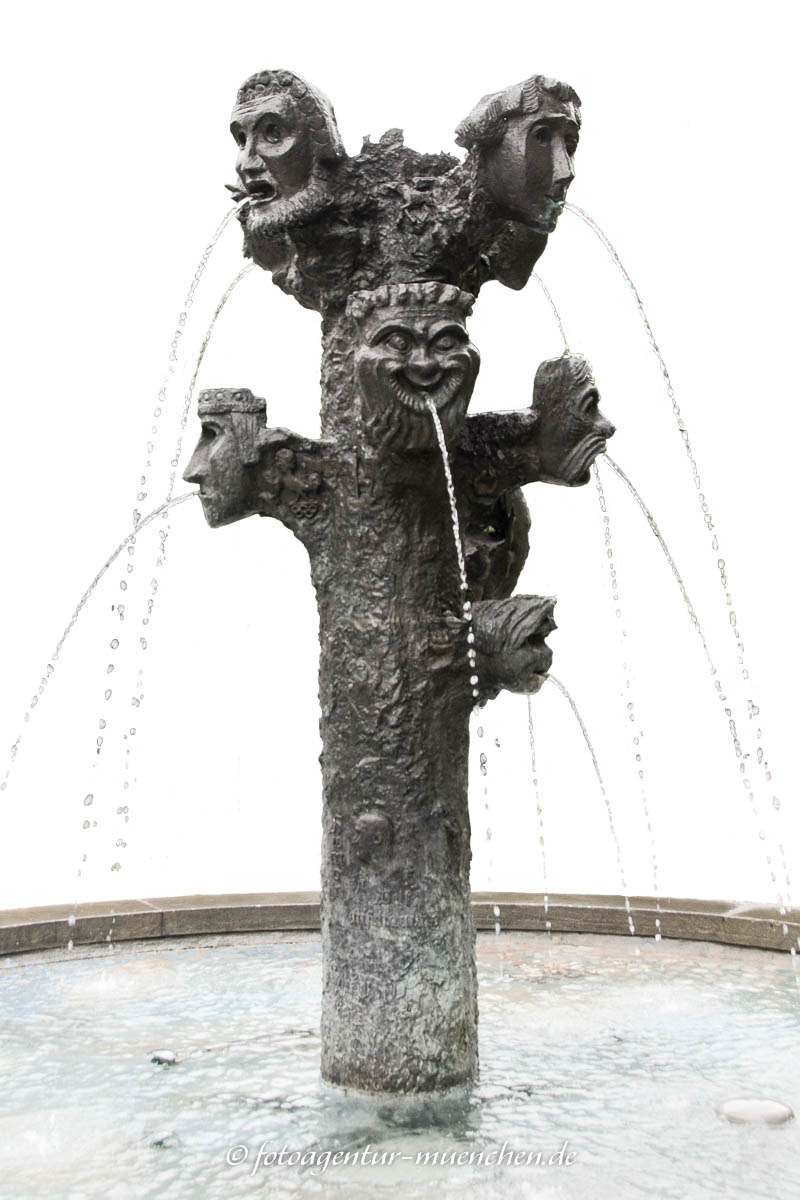 Artur-Kutscher-Brunnen
