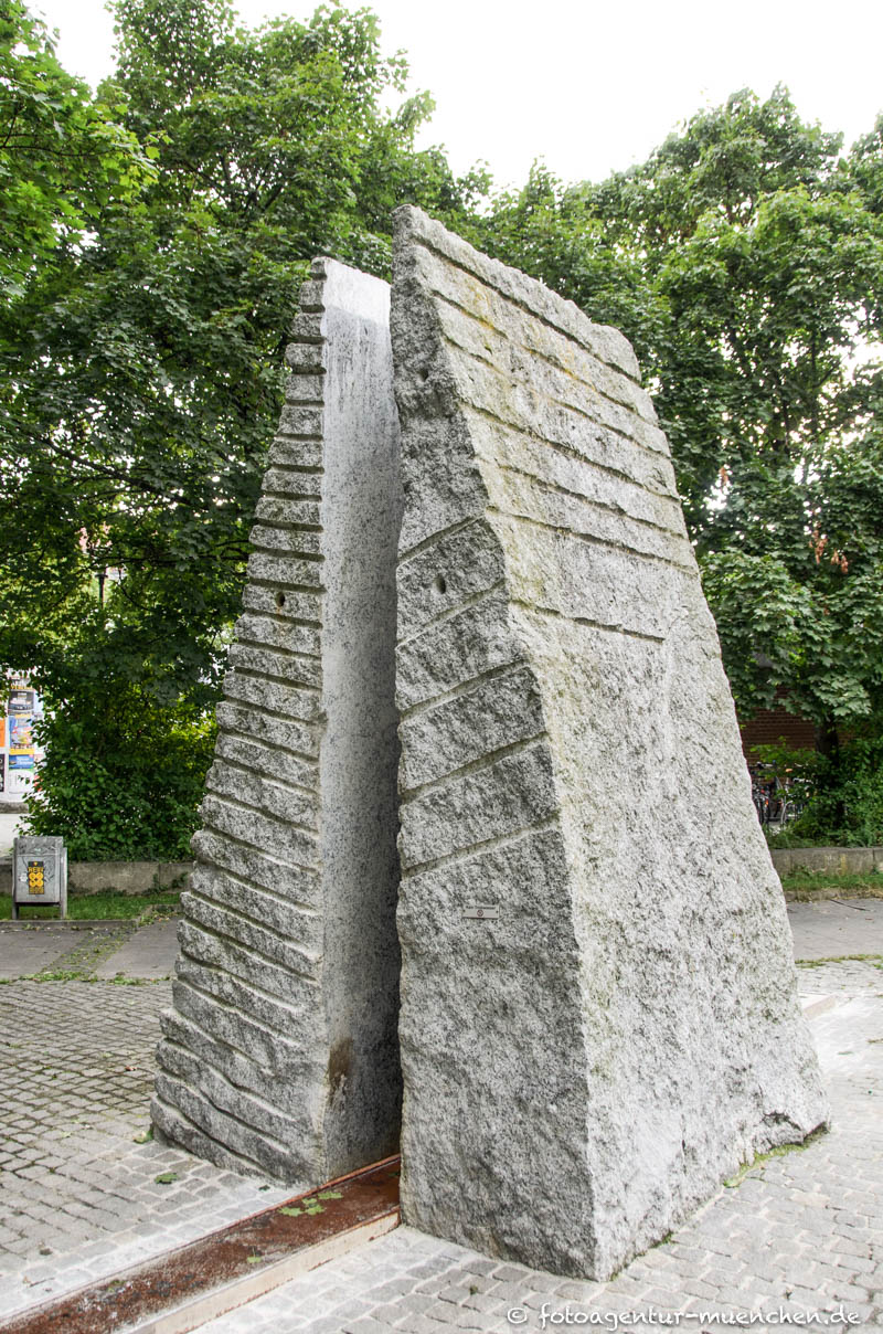 Pyramidenbrunnen - Görig Alfred – Denkmal/Kunstwerk in München
