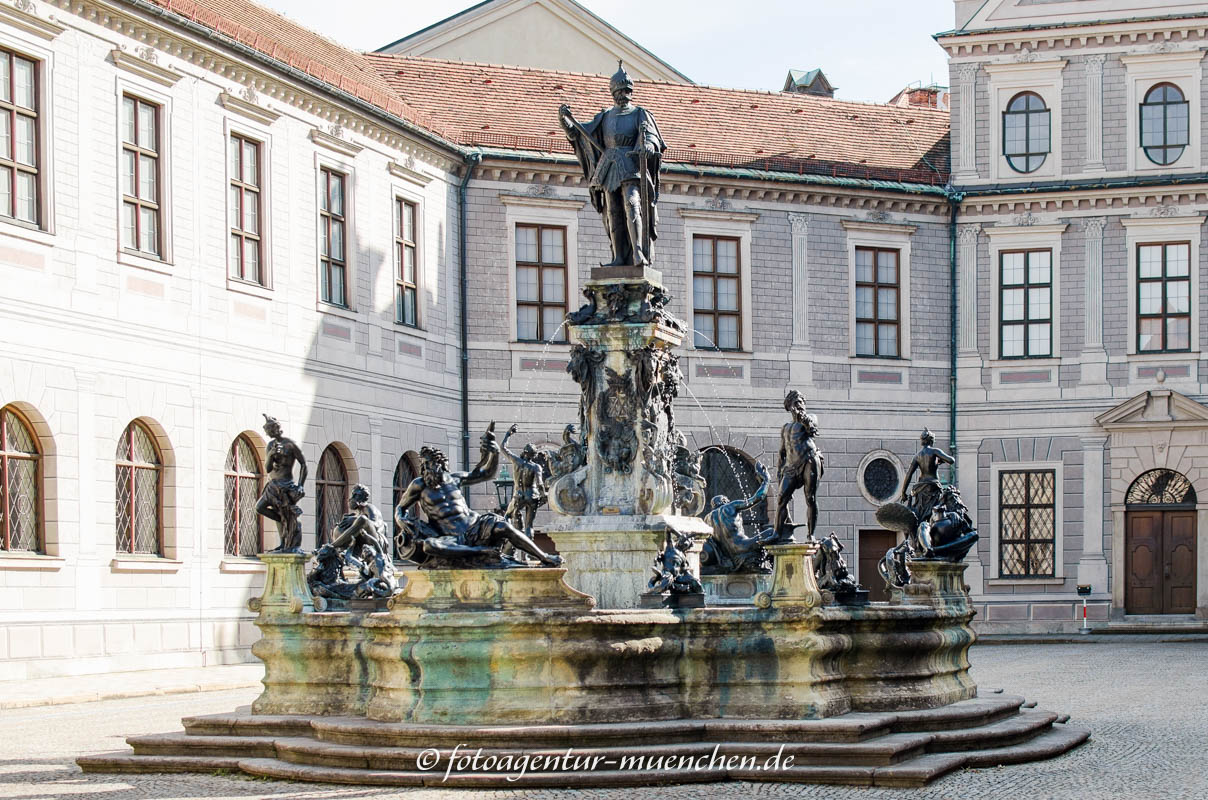 Wittelsbacher Brunnen (Residenz) - Sustris Friedrich, Gerhard Hubert, Krumpper Hans – Denkmal/Kunstwerk in München