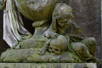 Puttti mit Totenkopf