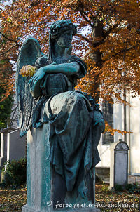 Engel mit Urne