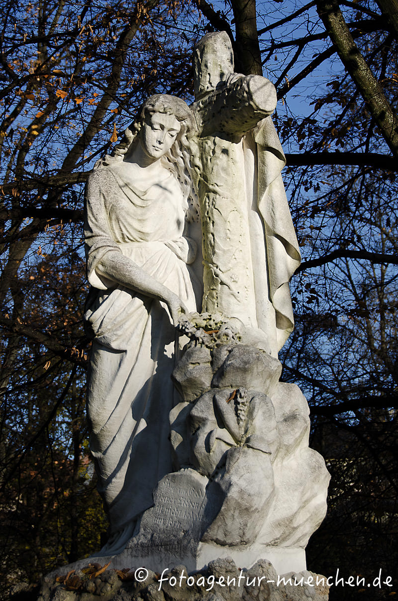 Trauernde auf dem Alten Südfriedhof