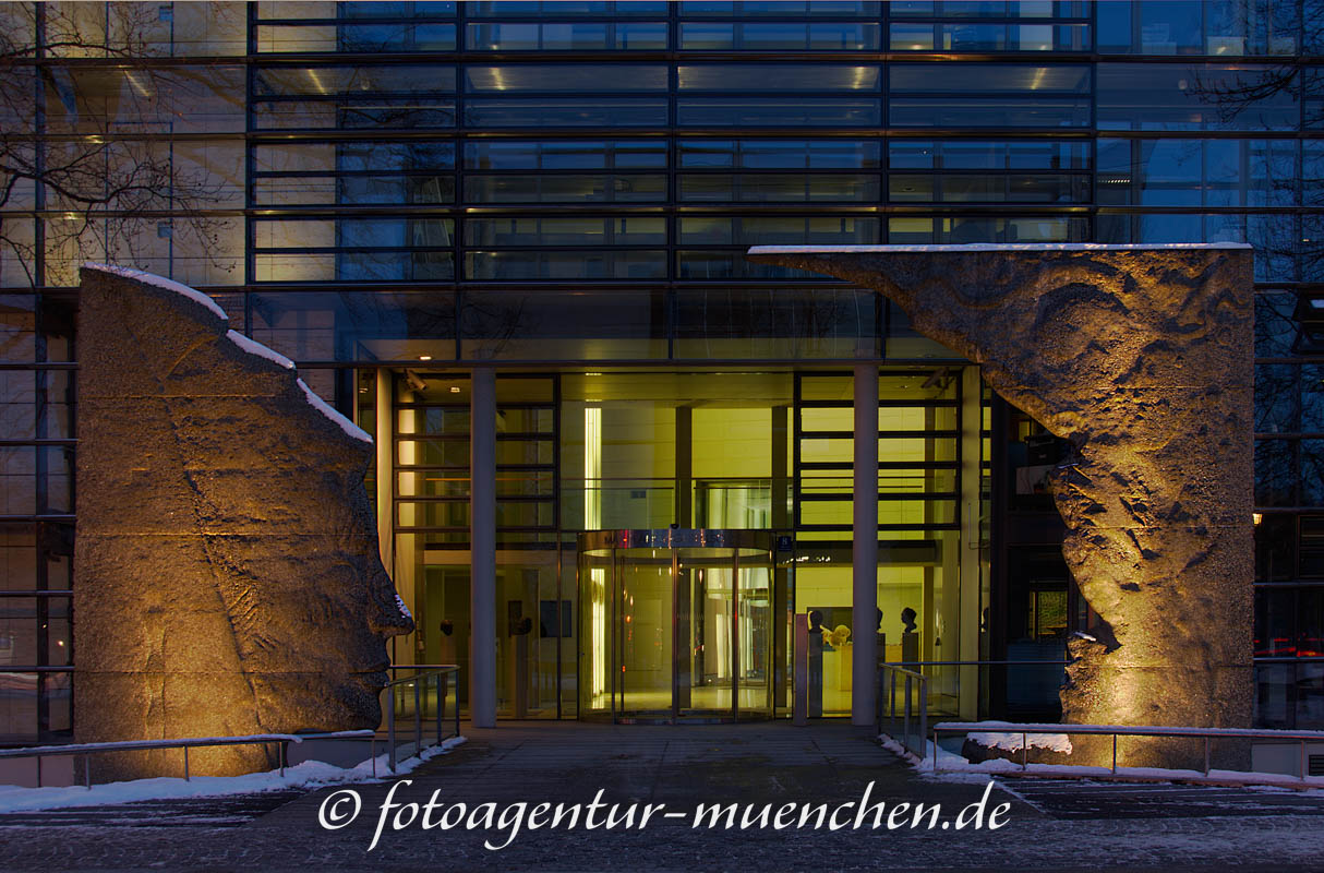 Minerva - Jara Fernando de la – Denkmal/Kunstwerk in München