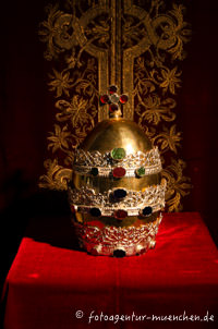 Tiara in der Peterskirche