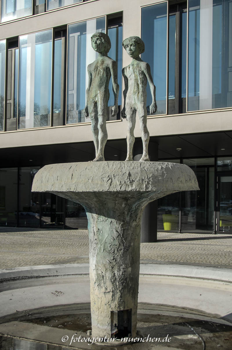 Gisela-Brunnen (Kinderbrunnen) - Backmund Klaus – Denkmal/Kunstwerk in München